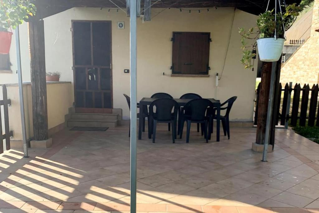 Colferraio 23 Dove L'Accoglienza E Di Casa! Vila Matelica Exterior foto